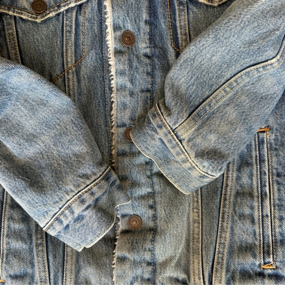 Levi's Classic Vintage Trucker Blue Denim Jacket with Sherpa Lining Size S Cozy - Picture 13 of 16